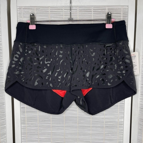 Lululemon Speed Short Black Glossy Animal Print Size 6 Collector Item NWT - Picture 1 of 9